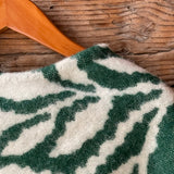 Zaļa toņa īsais/pusgarais aitas vilnas pončo ar baltām bārkstīm