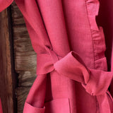 Zemeņu rozā toņa mīkstināta lina auduma halāts ar cakiņu jostiņu, iešūtām piedurknēm, uzšūtām kabatām