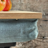 Brokastu paplāte, datora paliktnis, gultas paplāte, dabīgs koks/piparmētru pelēkzaļš spilvens