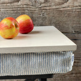 Brokastu paplāte, datora paliktnis, gultas paplāte, gaiši lazēts koks/gaiši zili svītrains spilvens