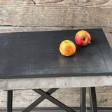 Brokastu paplāte, datora paliktnis, gultas paplāte, melns dēlītis/tumši pelēki sīki svītrains spilvens