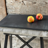 Brokastu paplāte, datora paliktnis, gultas paplāte, melns dēlītis/tumši pelēki sīki svītrains spilvens