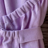 Lavandas toņa mīkstināta lina pirts kleita ar sasienamām jostas bantēm