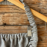 Gaiši zila/dabīgi pelēka sīki svītrota mīkstināta lina pirts kleita ar sasienamām jostas bantēm