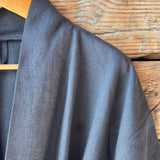 Tumši pelēka mīkstināta lina auduma kimono tipa halāts