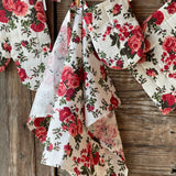 Sārtas rozes uz balta fona: 100% lina dvielis