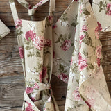 Priekšauts ar vecrozā toņa rozēm uz bēša fona, 100% lina priekšauts ar kabatiņu un regulējamām lencēm