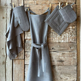 Pelēka toņa priekšauts, 100% lina priekšauts ar kabatiņu un regulējamām lencēm