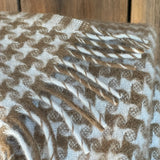 Gaiši zils/brūns 100% aitas vilnas pleds ar bārkstīm un suņa zoba rakstu (houndstooth), 130×200 cm