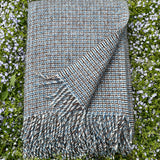 Zilgani brūns 100% aitas vilnas pleds ar bārkstīm un smalku pinuma rakstu, 130×200 cm