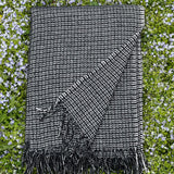 Melni/balts aitas vilnas un bambusa pleds ar bārkstīm 130x200cm