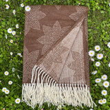Šokolādes brūna toņa 100% merino aitas vilnas pleds ar baltām bārkstīm, ar ziedu rakstu, 130×200 cm
