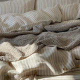 Dabīgi pelēki-balti mistrots lina/kokvilnas vafeļauduma gultas pārklājs, dažādi izmēri