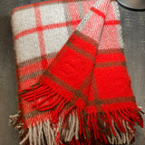 Sarkans/gaiši pelēki klasiski rūtains aitas vilnas pleds, dažādi izmēri