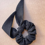 Lina auduma matu gumija- scrunchie ar garām ''ļipiņām''  Melns tonis
