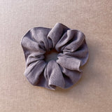 Lina auduma matu gumija - scrunchie - Šokolādes lavandas tonis L (~5cm plata)
