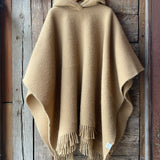 Karameļi brūna toņa indiāņu piegriezuma garais aitas vilnas pončo ar kapuci un bārkstīm