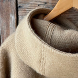 Karameļi brūna toņa indiāņu piegriezuma garais aitas vilnas pončo ar kapuci un bārkstīm