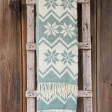 Gaiši piparmētru zaļš/piena balts 100% aitas vilnas pleds/sega ar auseklīšu ornamentu 130x200cm