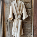 Gaiši bēšīga toņa lina/kokvilnas vafeļauduma halāts, kimono tipa modelis, dažādi izmēri