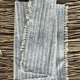 Pelēkas un baltas svītriņas, vilnas auduma grīdceliņš ~70X110cm