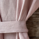 Maigi rozā mīkstināta lina auduma halāts - kimono tipa modelis ar garām piedurknēm un kabatām